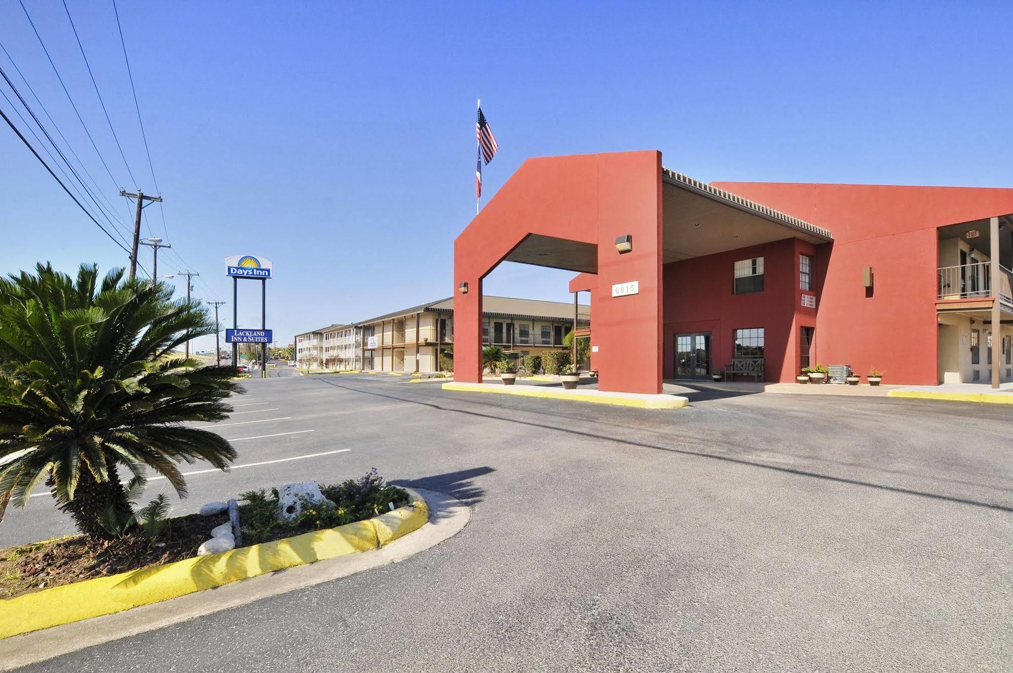 Deluxe Inn San Antonio Near Lackland Afb Exterior photo