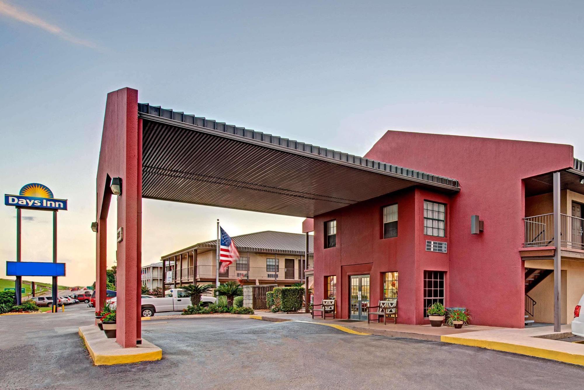 Deluxe Inn San Antonio Near Lackland Afb Exterior photo